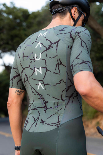 View from behind of the Eldhraun Aero Race Trisuit