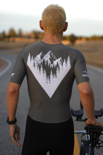 Back view of a custom make of Mauna's triathlon apparel